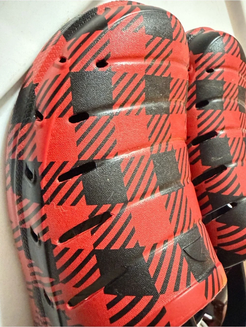 Men’s Red & Black Buffalo Plaid Gingham Comfort Clogs Sandals